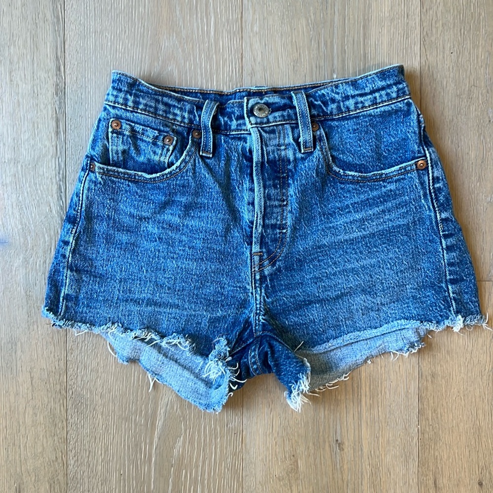 Levi’s 501 Original Fit High Rise Women’s Shorts, Size 25